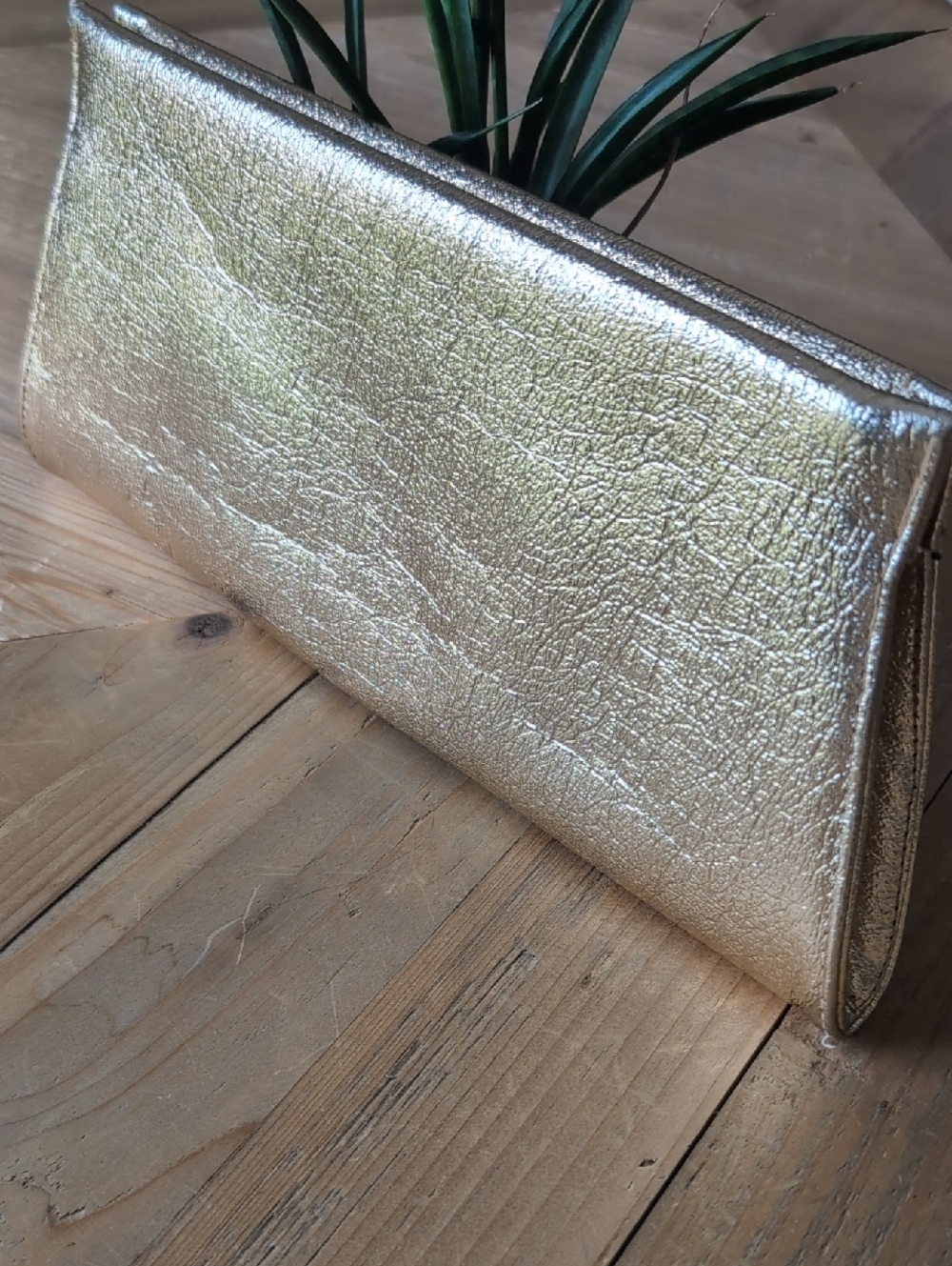 Vintage 80's Metallic Gold Women's Clutch Handbag - Elegant Evening Accessory
